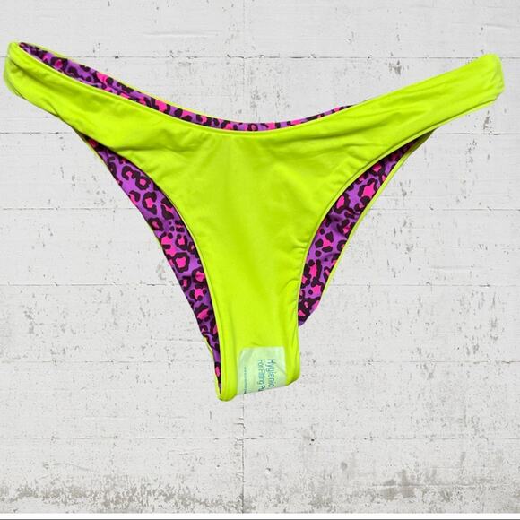 NWT BCBGeneration Two Piece Cheetah Print Reversible Swimsuit Size Small - Picture 8 of 10